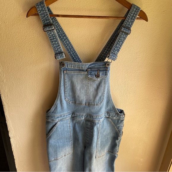 L. L. Bean Signature Denim Overalls. Light Wash Faded. Fitted Leg. Size Medium - Picture 7 of 16